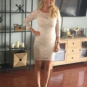 Lace dress with sleeves